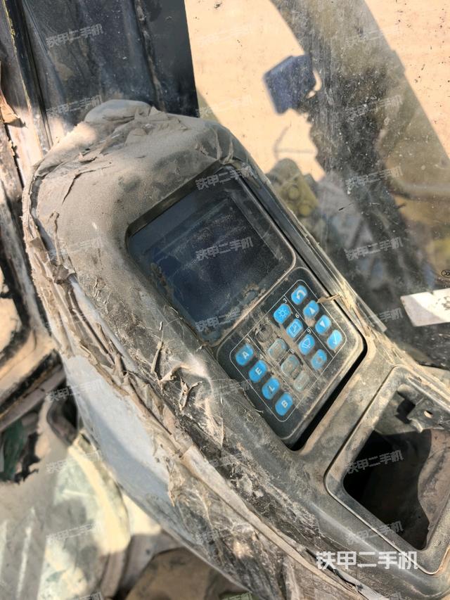 显示屏 (驾驶室部分) 显示屏 (驾驶室部分)