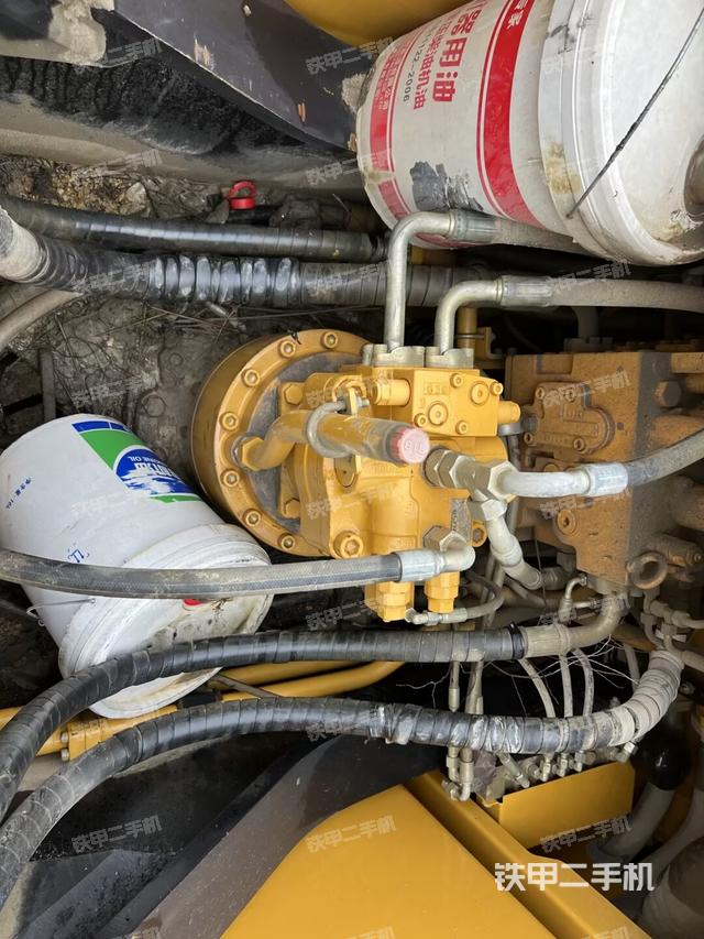 回轉(zhuǎn)馬達(dá)和主控閥(整機(jī)外觀) 回轉(zhuǎn)馬達(dá)和主控閥(整機(jī)外觀)