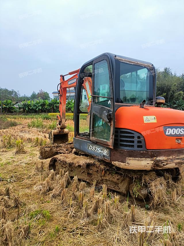 駕駛室頂部（整機(jī)外觀）