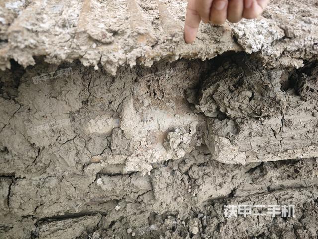 单侧履带整体(整机外观) 单侧履带整体(整机外观)