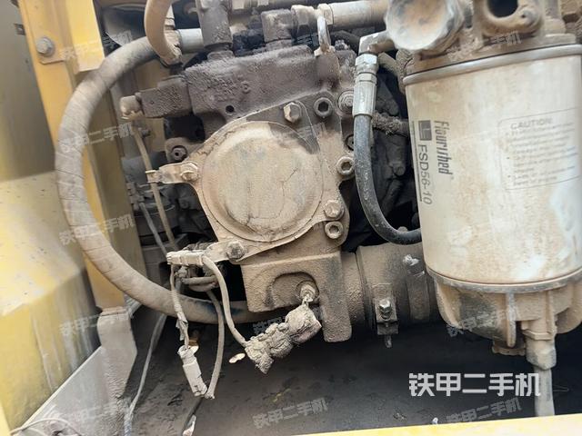 液壓泵艙室正面整體(整機(jī)外觀) 液壓泵艙室正面整體(整機(jī)外觀)