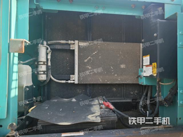 散熱器正面(大件艙室) 散熱器正面(大件艙室)