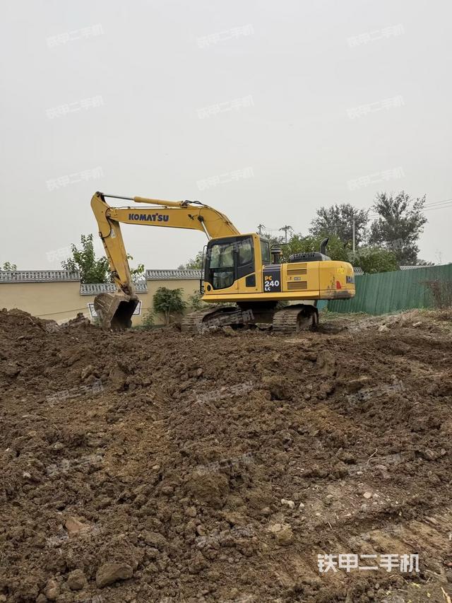 小松PC240LC-8M0挖掘机