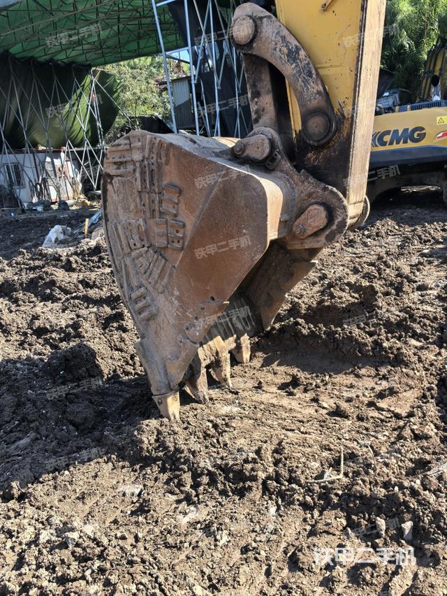 小臂整体左后(工作和回转装置) 小臂整体左后(工作和回转装置)