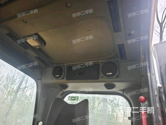 驾驶室顶部(整机外观) 驾驶室顶部(整机外观)