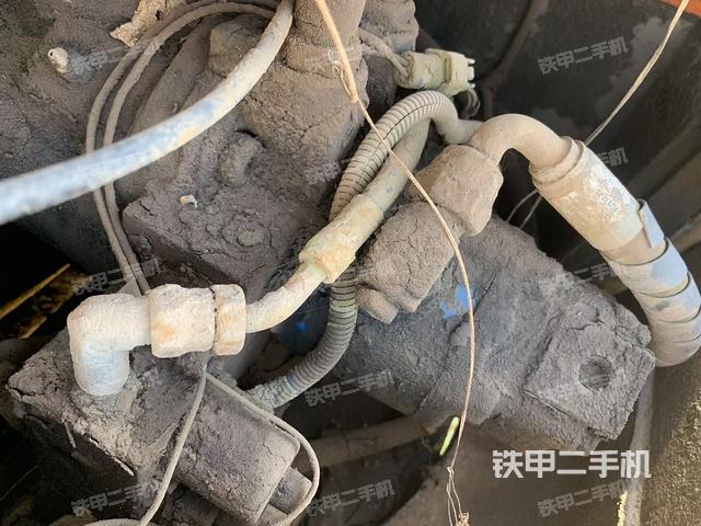 液壓泵艙室正面整體(整機外觀) 液壓泵艙室正面整體(整機外觀)
