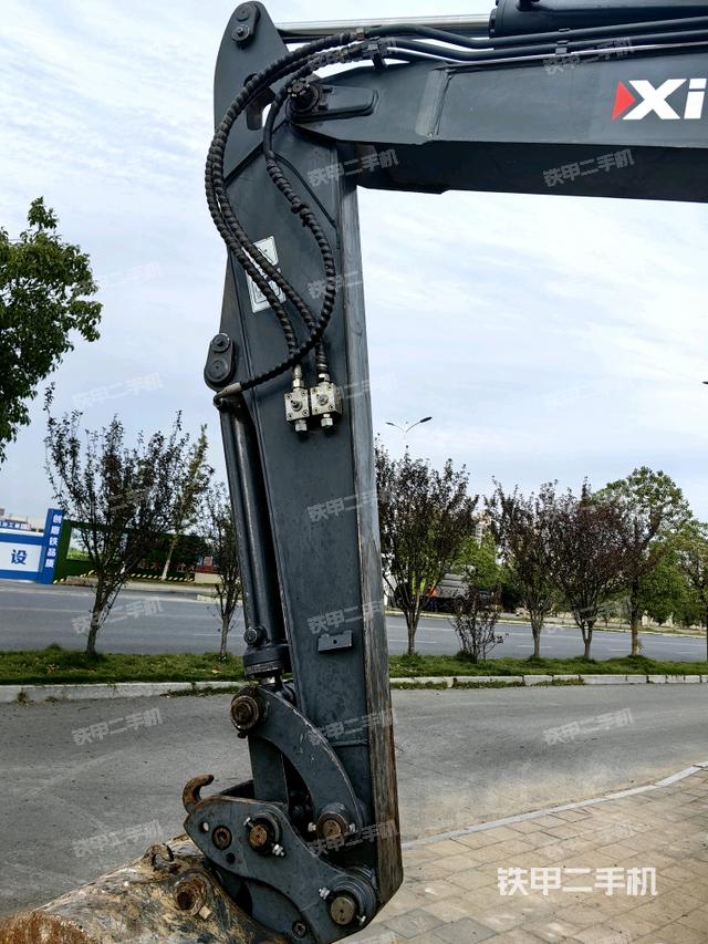 小臂整體左后(工作和回轉(zhuǎn)裝置) 小臂整體左后(工作和回轉(zhuǎn)裝置)