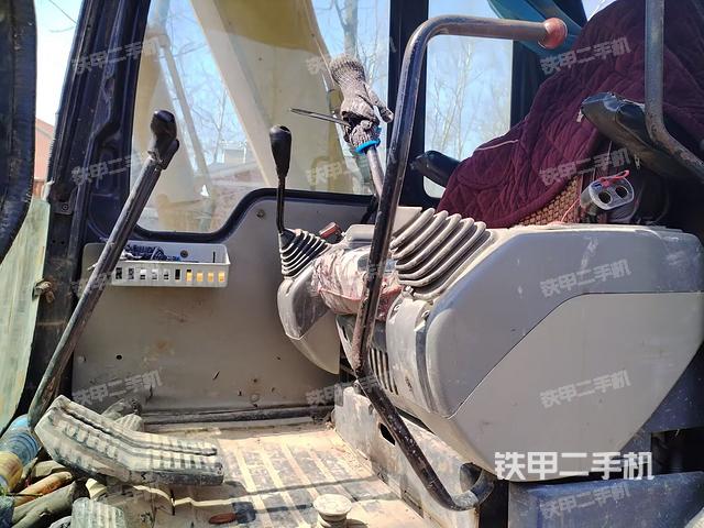 驾驶室整体(整机外观) 驾驶室整体(整机外观)