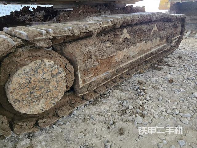 单侧履带整体(整机外观) 单侧履带整体(整机外观)