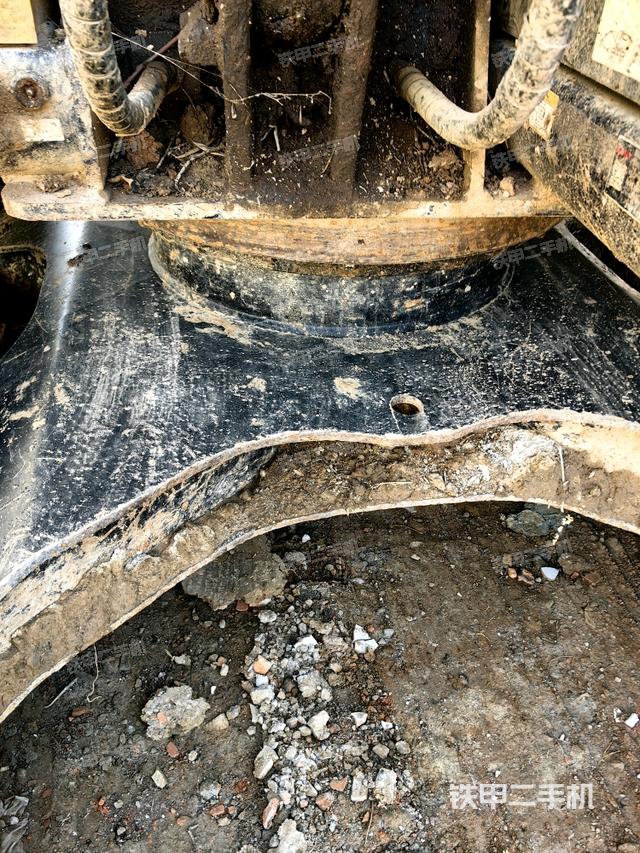 轉(zhuǎn)盤和下車架正前(工作和回轉(zhuǎn)裝置) 轉(zhuǎn)盤和下車架正前(工作和回轉(zhuǎn)裝置)