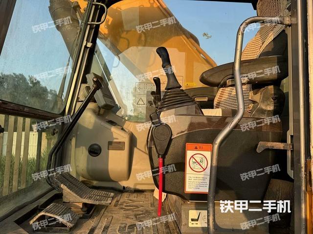 驾驶室整体(整机外观) 驾驶室整体(整机外观)