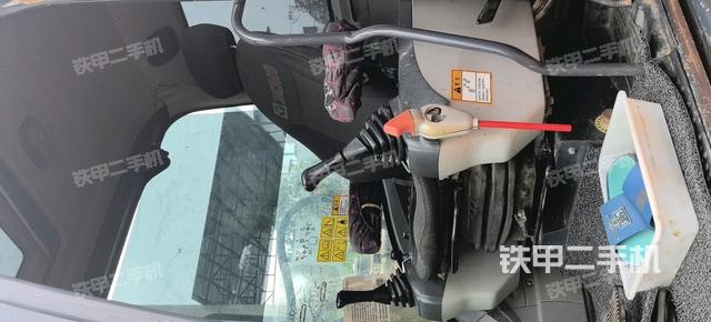 驾驶室整体(整机外观) 驾驶室整体(整机外观)