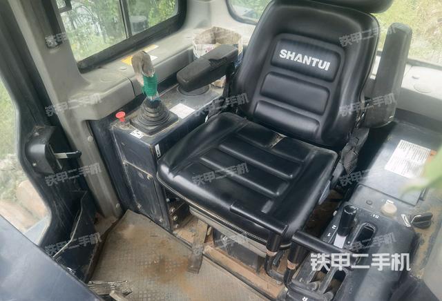 驾驶室操作台（设备外观及核心部件）