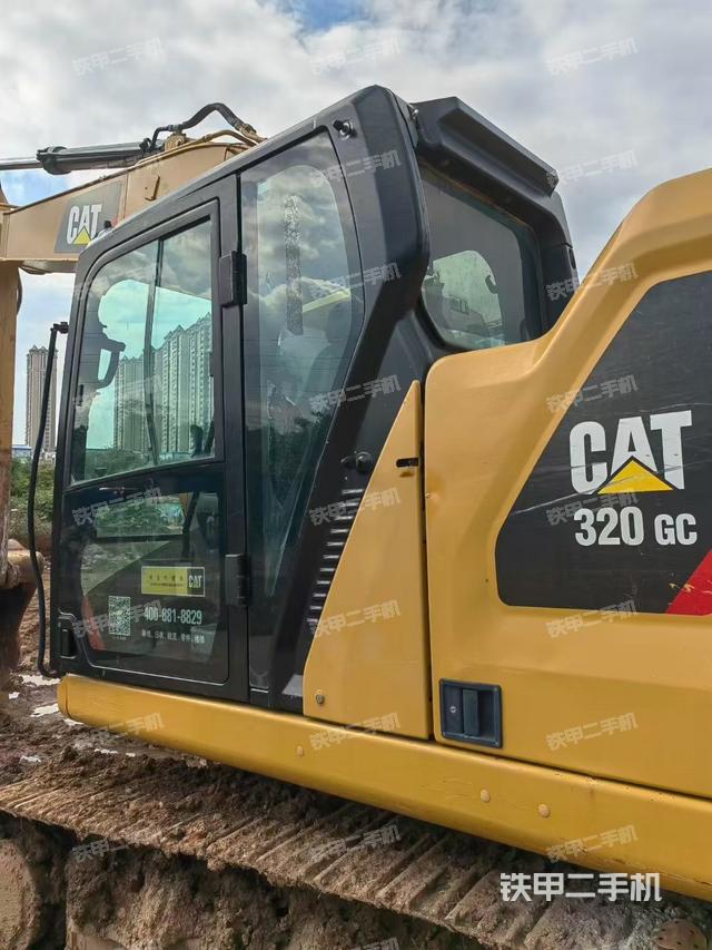 駕駛室整體(整機(jī)外觀) 駕駛室整體(整機(jī)外觀)