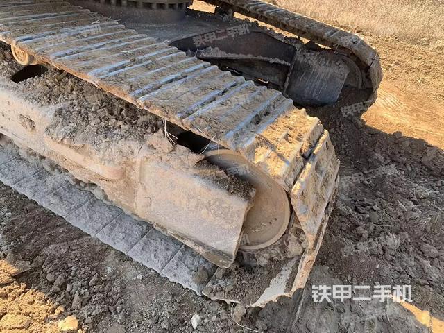 单侧履带整体(整机外观) 单侧履带整体(整机外观)