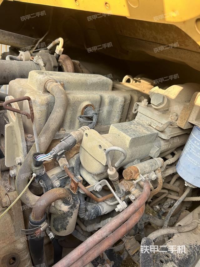 整机右侧(设备外观及核心部件) 整机右侧(设备外观及核心部件)