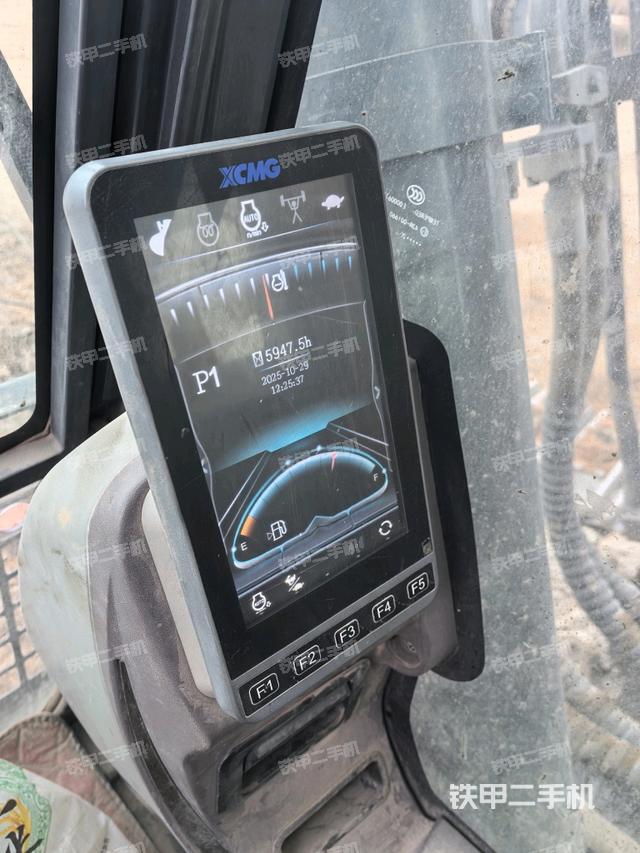 显示屏 (驾驶室部分) 显示屏 (驾驶室部分)