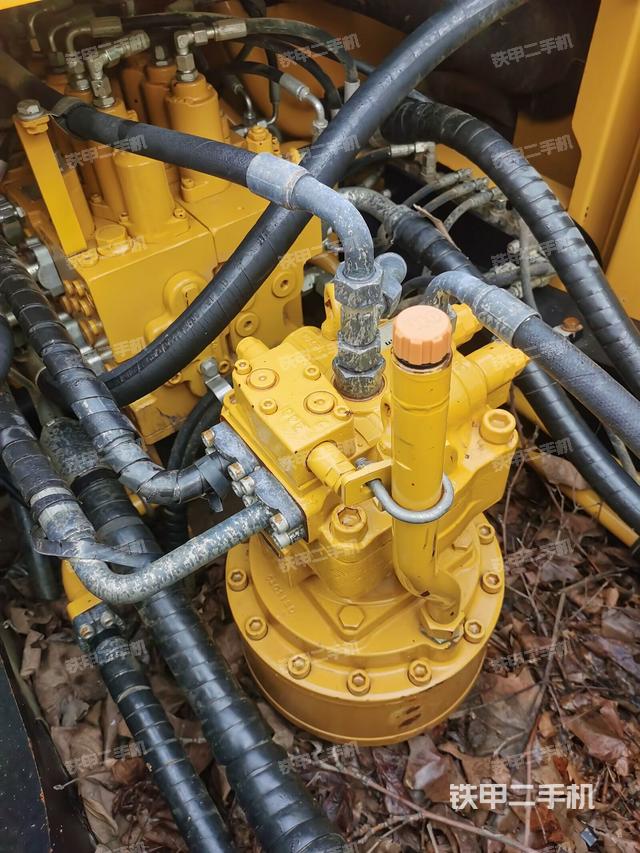 回转马达和主控阀（整机外观）