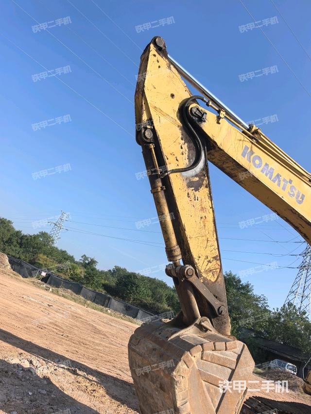 小臂整体左后(工作和回转装置) 小臂整体左后(工作和回转装置)