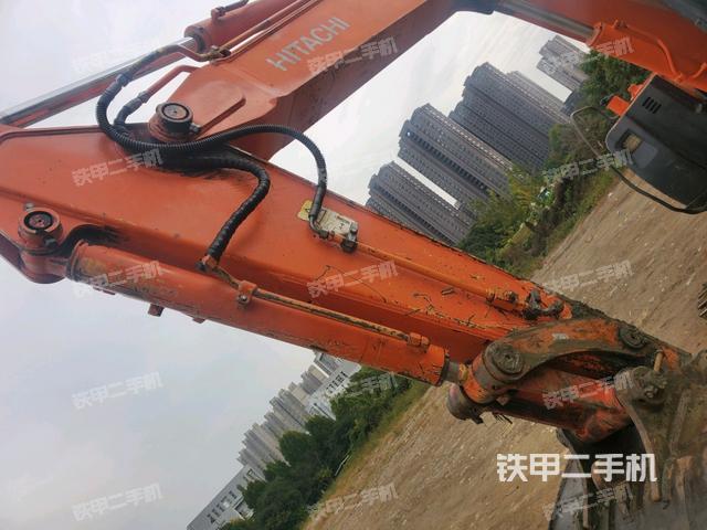 小臂整体左后(工作和回转装置) 小臂整体左后(工作和回转装置)