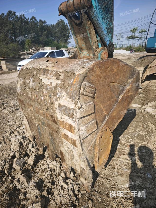 大臂油缸整體?豎拍(工作和回轉(zhuǎn)裝置) 大臂油缸整體?豎拍(工作和回轉(zhuǎn)裝置)