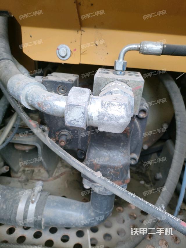 液压泵舱室正面整体(整机外观) 液压泵舱室正面整体(整机外观)