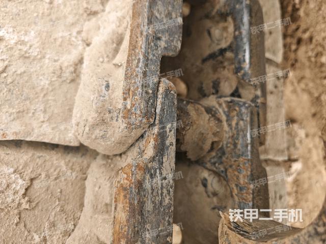 左驅(qū)動輪（行走機構(gòu)）