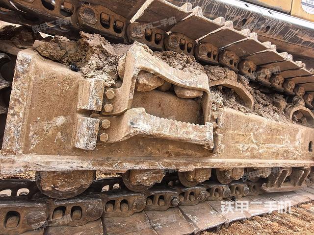 右側(cè)履帶整體(行走機構(gòu)) 右側(cè)履帶整體(行走機構(gòu))