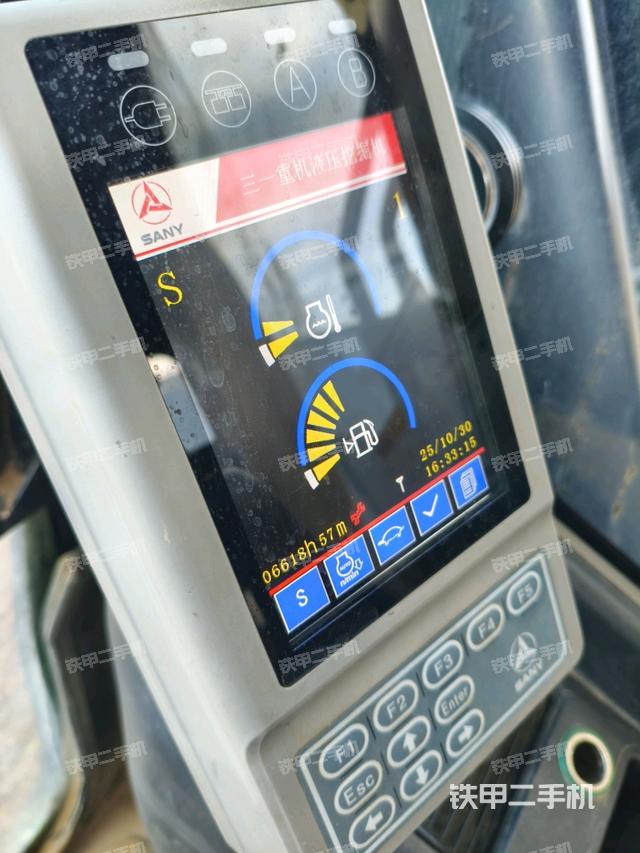 驾驶室整体(整机外观) 驾驶室整体(整机外观)