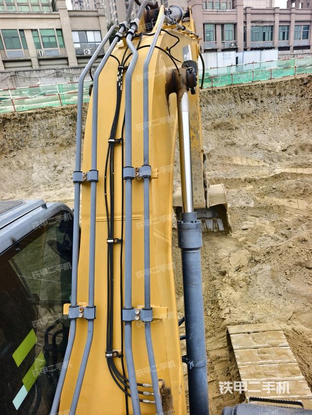 大臂背部俯視(工作和回轉(zhuǎn)裝置) 大臂背部俯視(工作和回轉(zhuǎn)裝置)