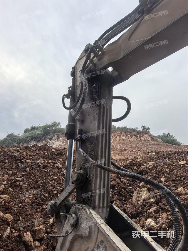 小臂整體左后(工作和回轉(zhuǎn)裝置) 小臂整體左后(工作和回轉(zhuǎn)裝置)