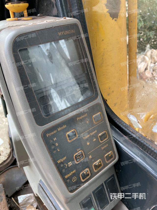 座椅右侧控制台/钥匙门/油门/含右手柄（驾驶室部分）