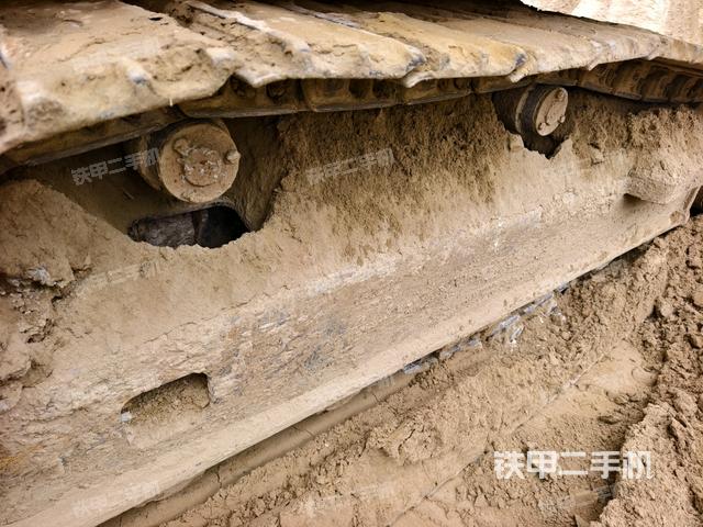 右側(cè)履帶整體(行走機(jī)構(gòu)) 右側(cè)履帶整體(行走機(jī)構(gòu))