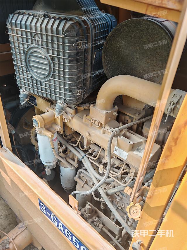 发动机左侧(整机外观及大件) 发动机左侧(整机外观及大件)