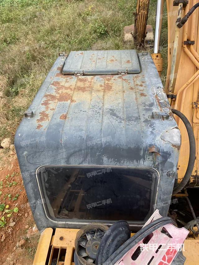 驾驶室顶部(整机外观) 驾驶室顶部(整机外观)