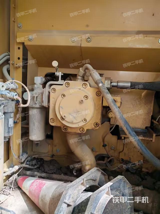 液壓泵艙室正面整體(整機(jī)外觀) 液壓泵艙室正面整體(整機(jī)外觀)