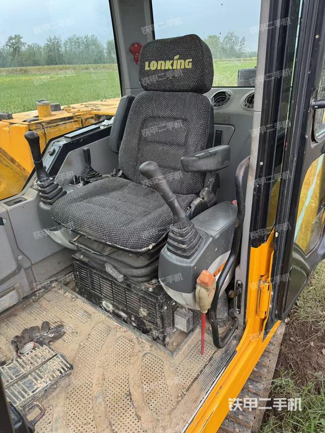 駕駛室整體（整機外觀）