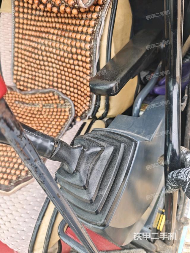 后窗玻璃角標（駕駛室部分）