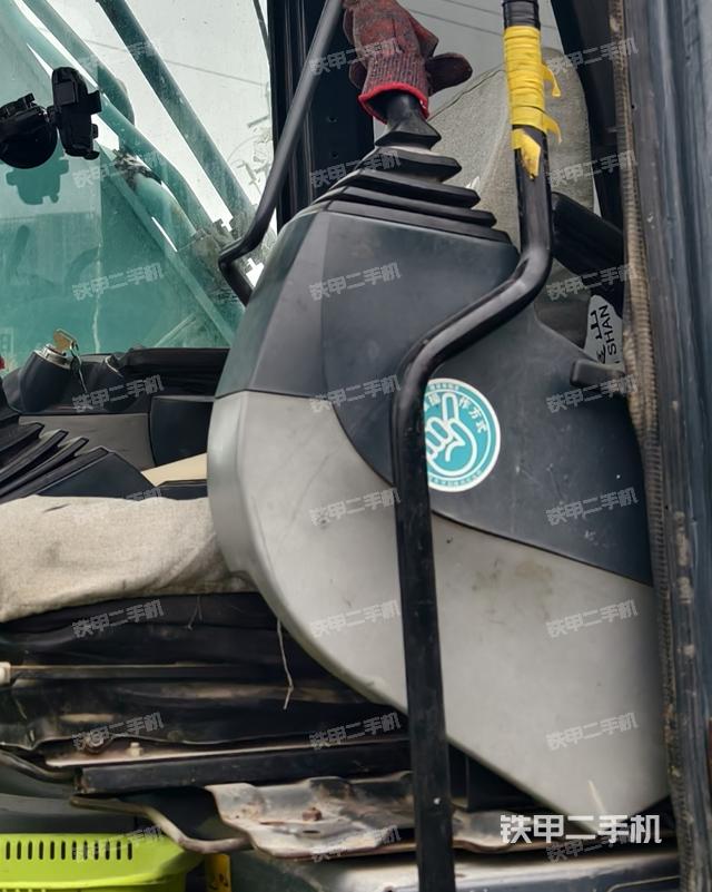 座椅左側(cè)控制臺(tái)/音響/含左手柄(駕駛室部分) 座椅左側(cè)控制臺(tái)/音響/含左手柄(駕駛室部分)