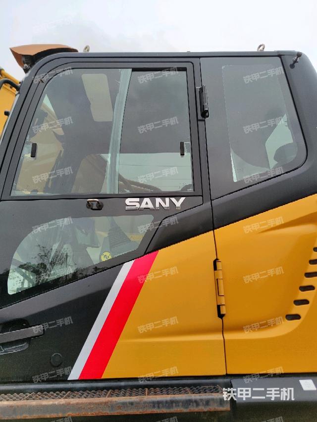 駕駛室正側(cè)(駕駛室部分) 駕駛室正側(cè)(駕駛室部分)