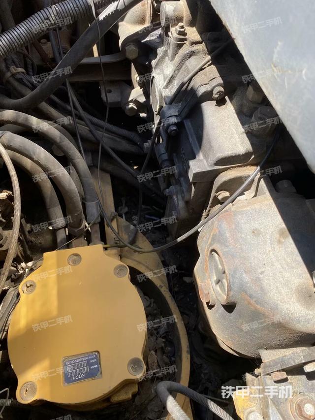 回轉(zhuǎn)馬達(dá)和主控閥（整機(jī)外觀）