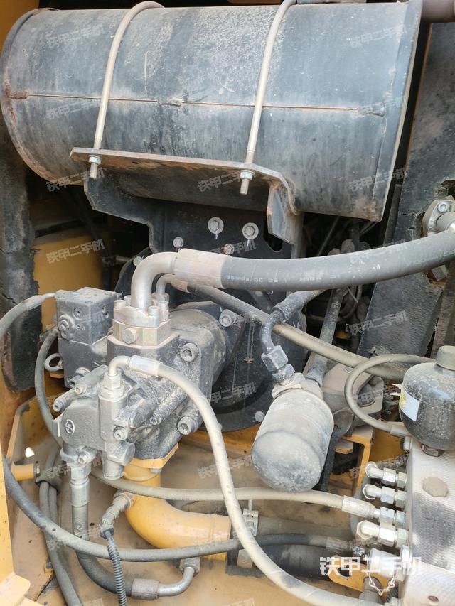 液壓泵艙室正面整體（整機(jī)外觀）