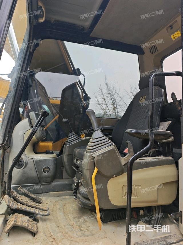 驾驶室整体(整机外观) 驾驶室整体(整机外观)