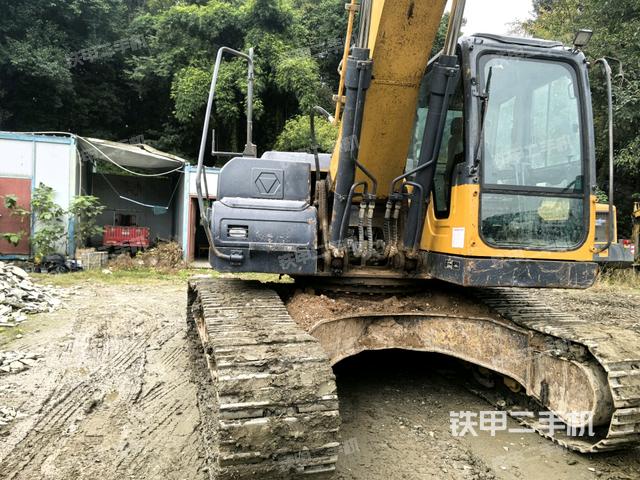 轉(zhuǎn)盤和下車架正前（工作和回轉(zhuǎn)裝置）