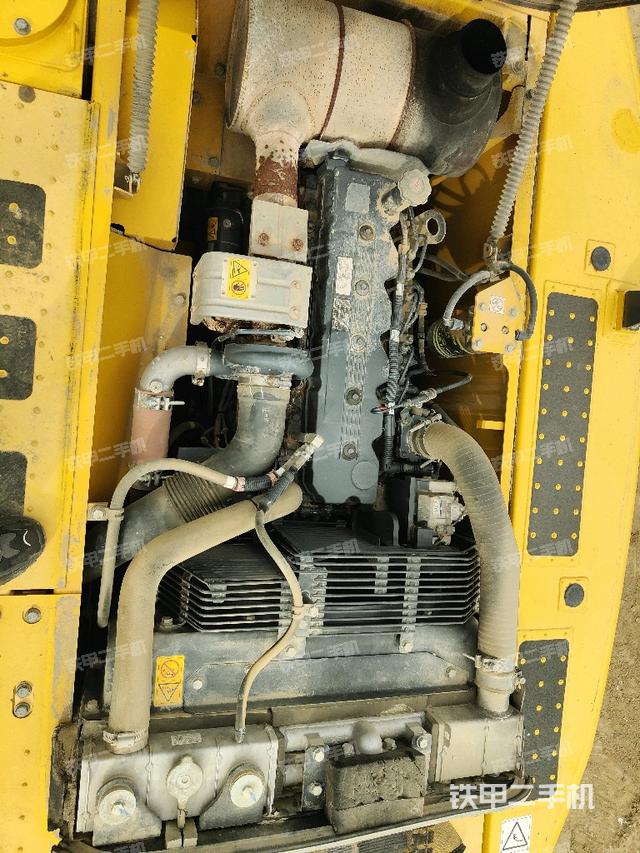 發(fā)動(dòng)機(jī)室（上車(chē)部件）