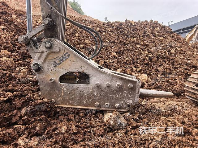 鏟斗右后整體(工作和回轉(zhuǎn)裝置) 鏟斗右后整體(工作和回轉(zhuǎn)裝置)