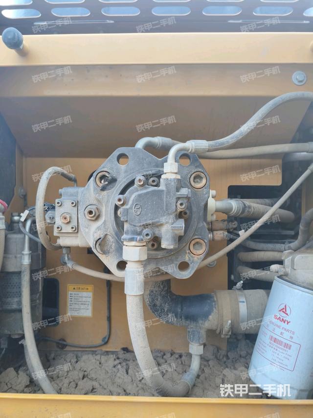 液壓泵艙室正面整體（整機(jī)外觀）