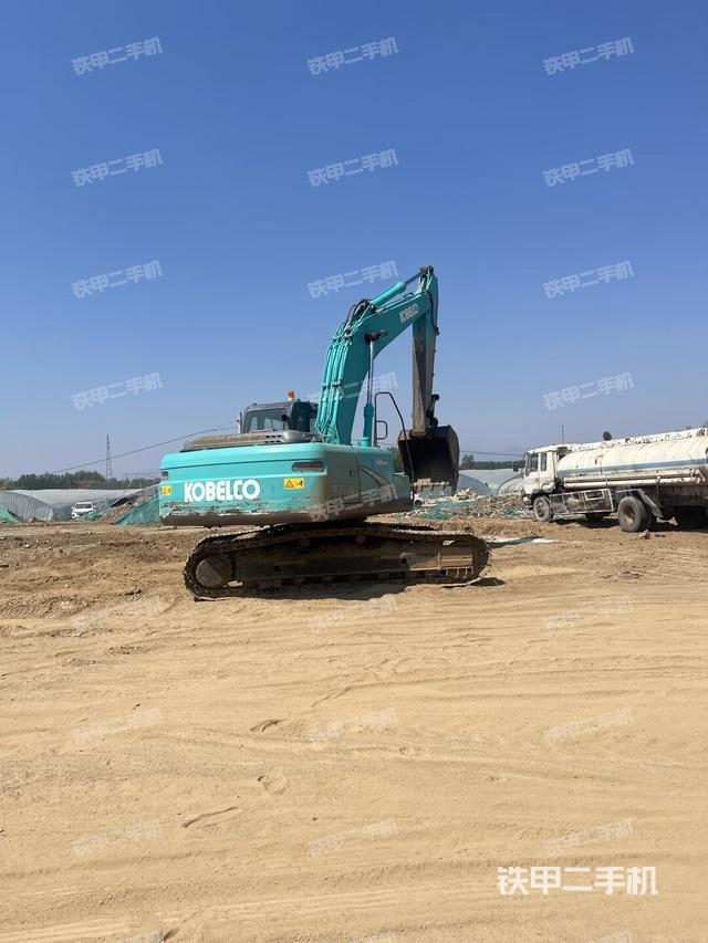 駕駛室頂部（整機(jī)外觀）