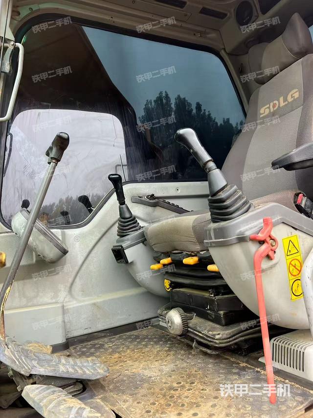 駕駛室整體（整機(jī)外觀）