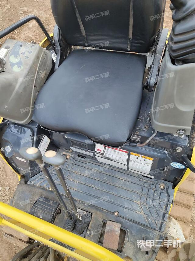 駕駛室頂部（整機外觀）